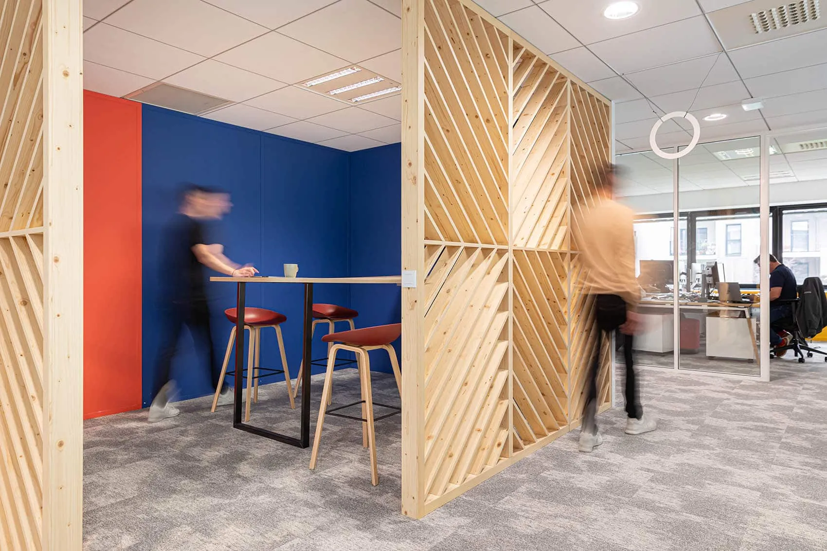 Aménagement de bureaux modernes à Lyon : transformation d'un espace de 450 m2 pour une entreprise