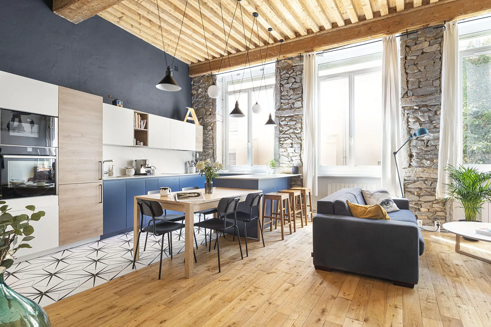 Rénovation d'un loft Canut lyonnais : design d'intérieur unique par nos architectes à Lyon