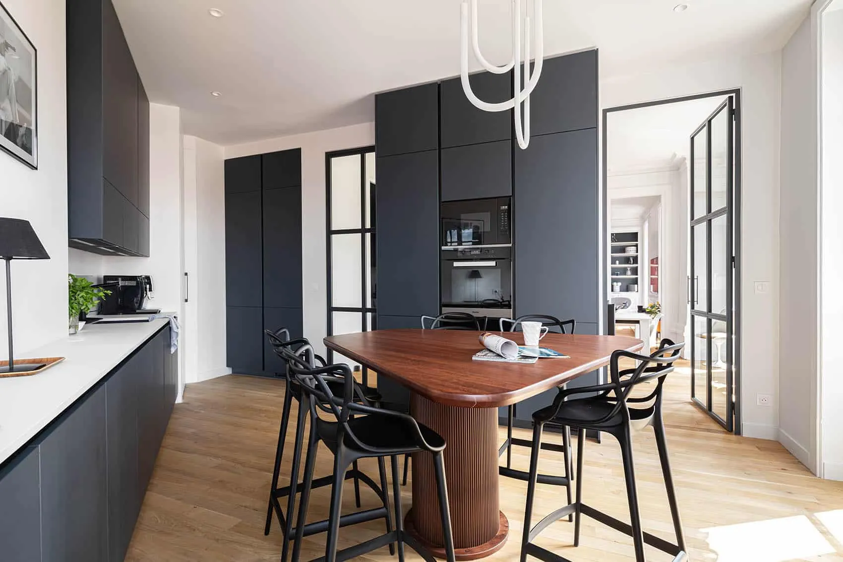 Cuisine sur mesure dans un appartement haussmannien de la Croix-Rousse, rénové par Picture Design à Lyon