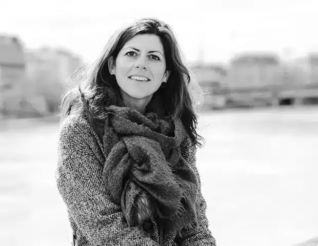 Portrait en noir et blanc de Sophie Berthelot, architecte d’intérieur et décoratrice, fondatrice de Picture Design à Lyon