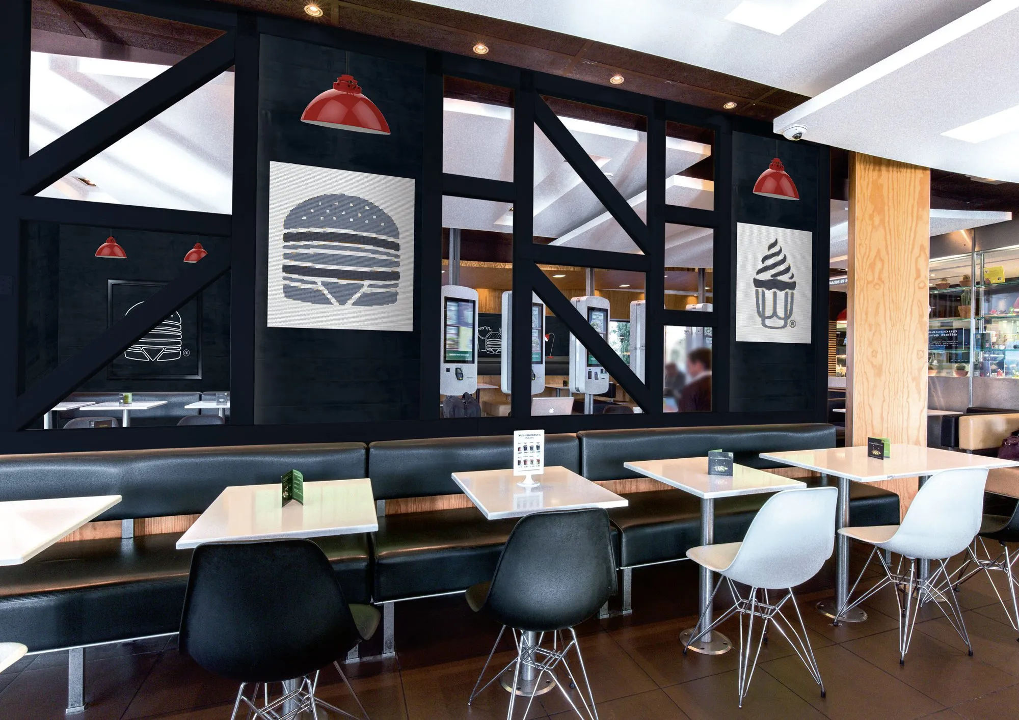 Rénovation du restaurant McDonald's de Valence 2 : Nouvelle décoration moderne et dynamique