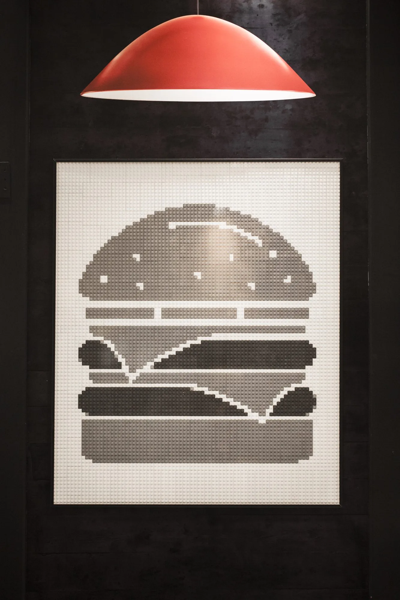 Rénovation du restaurant McDonald's de Valence 2 : Nouvelle décoration moderne et dynamique