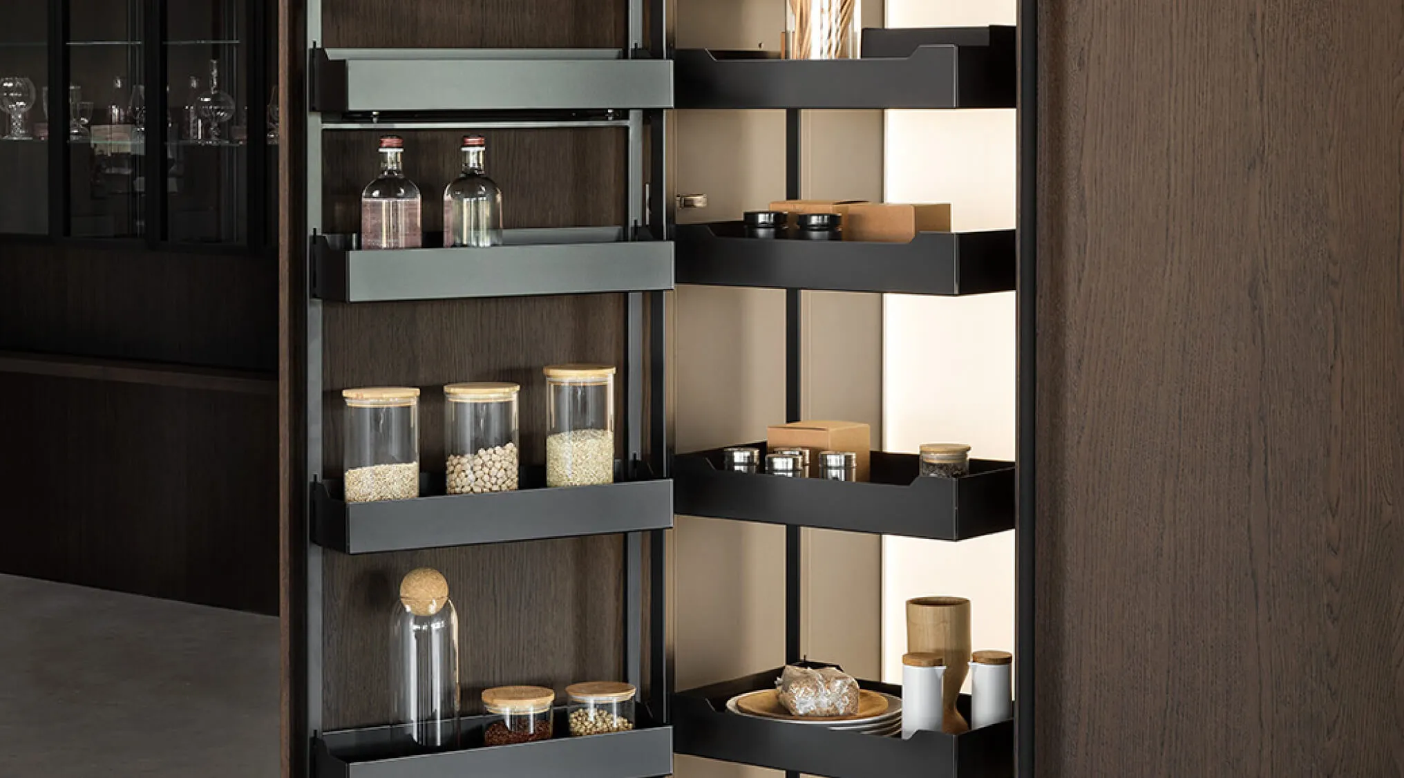 Colonne de cuisine sur mesure avec garde-manger extractible et paniers coulissants, Zecchinon