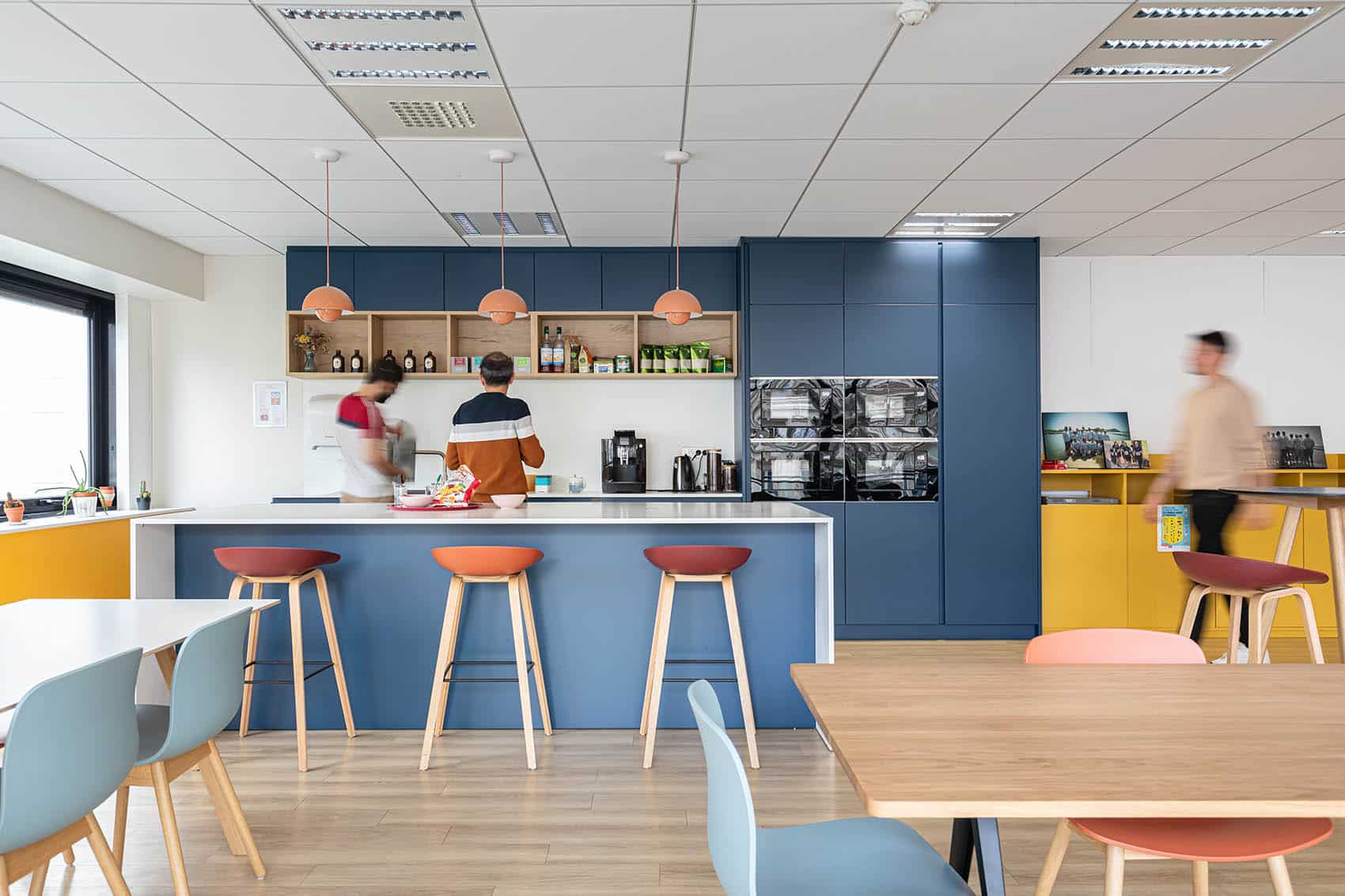 Aménagement de bureaux modernes à Lyon : transformation d'un espace de 450 m2 pour une entreprise